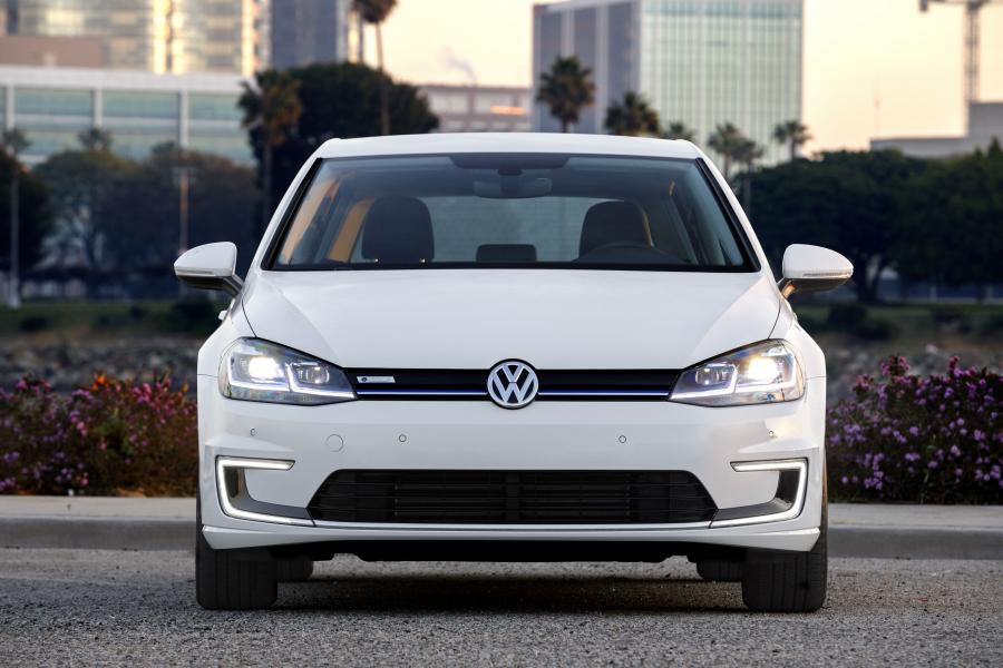  Volkswagen e-Golf 2017 года  (NA) (фото 22 из 32)